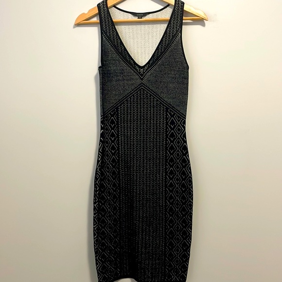 Guess sleeveless fitted black patterned dress. Size: S - Picture 1 of 5